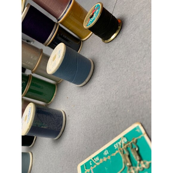 Wil-Hold TC-68 Orange Thread Caddy with 48 Spools Of Assorted Vintage Sewing Thr - Picture 5 of 11